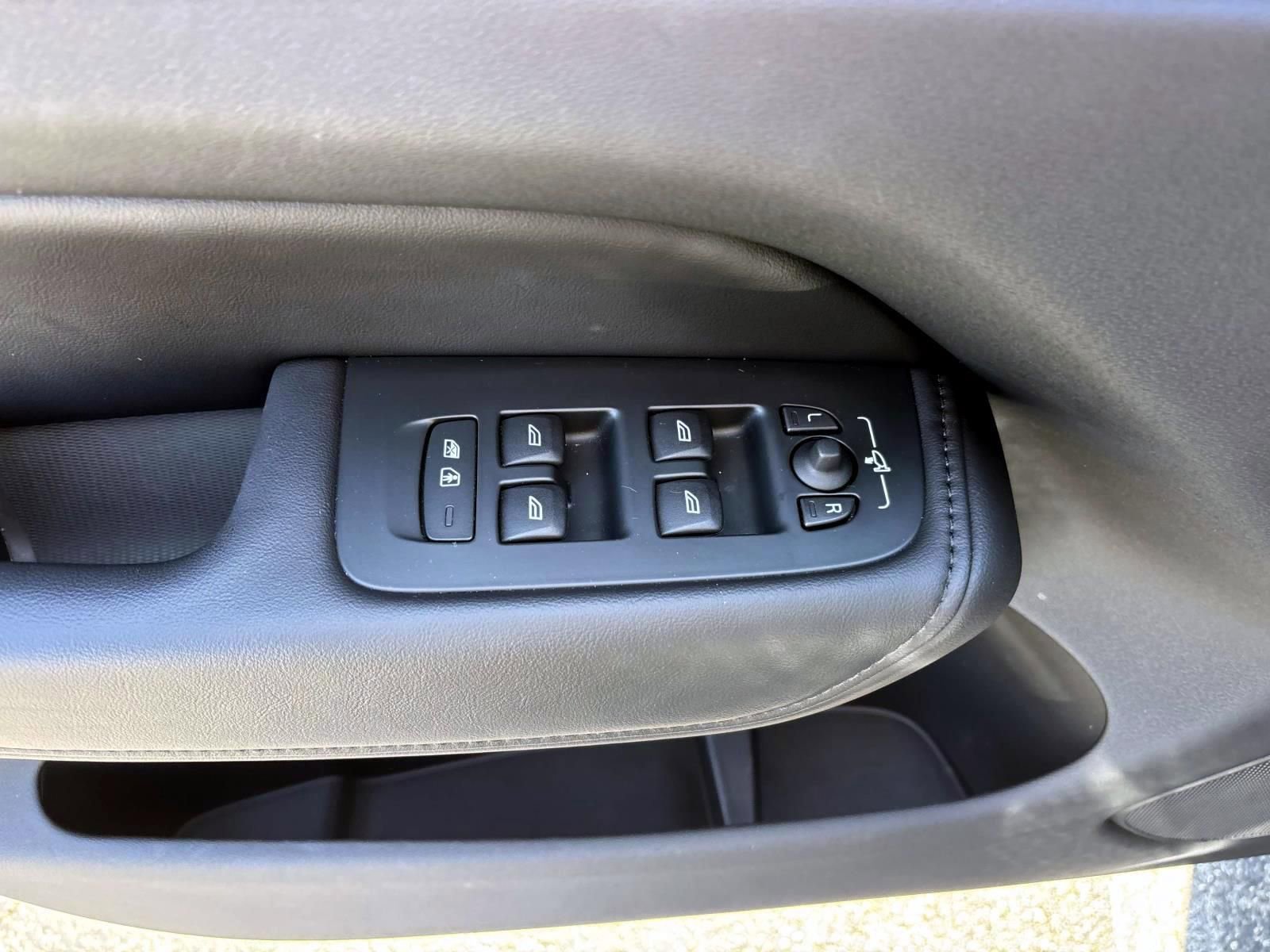 Used 2023 Volvo XC60 B5 Plus w/ Climate Package image 13