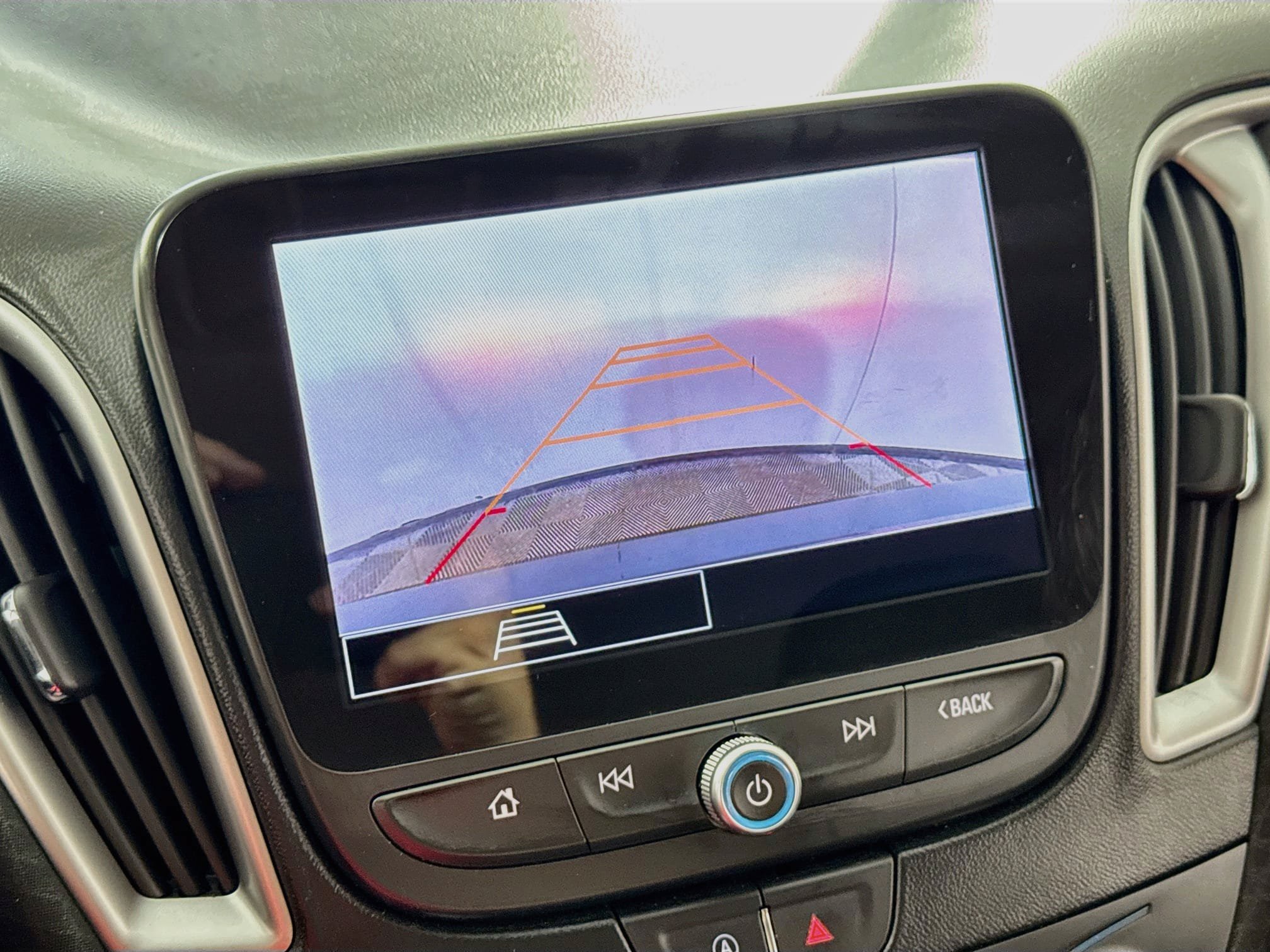 Used 2025 Chevrolet Malibu LT FWD image 3