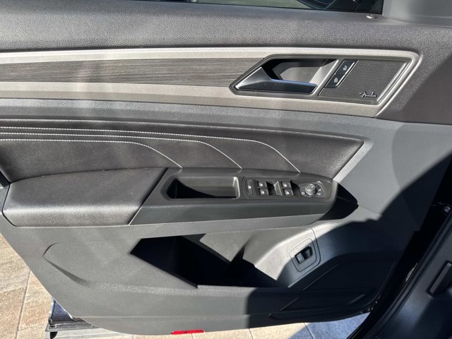 Used 2021 Volkswagen Atlas SEL Premium image 9