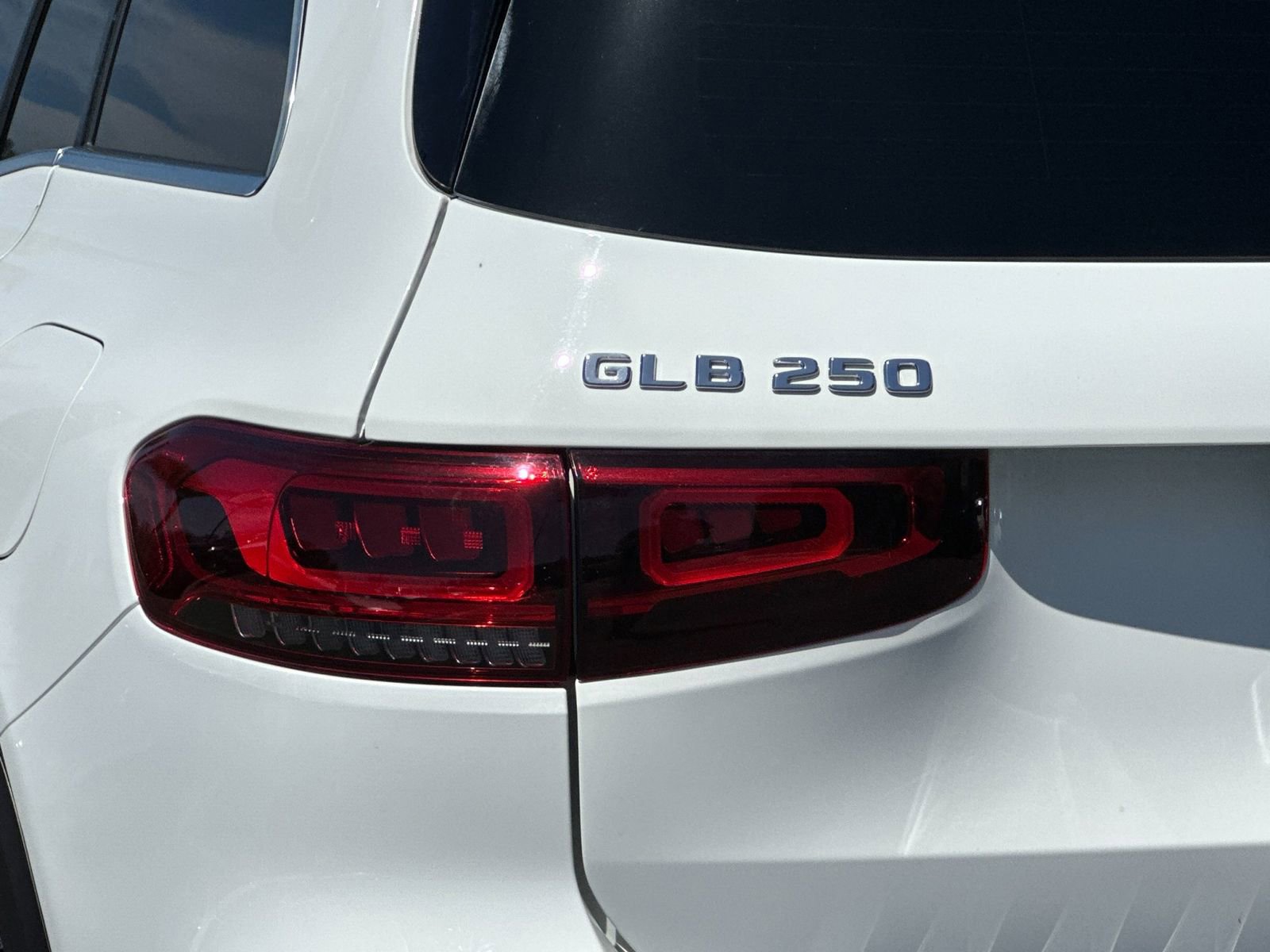 Used 2023 Mercedes-Benz GLB 250 image 31