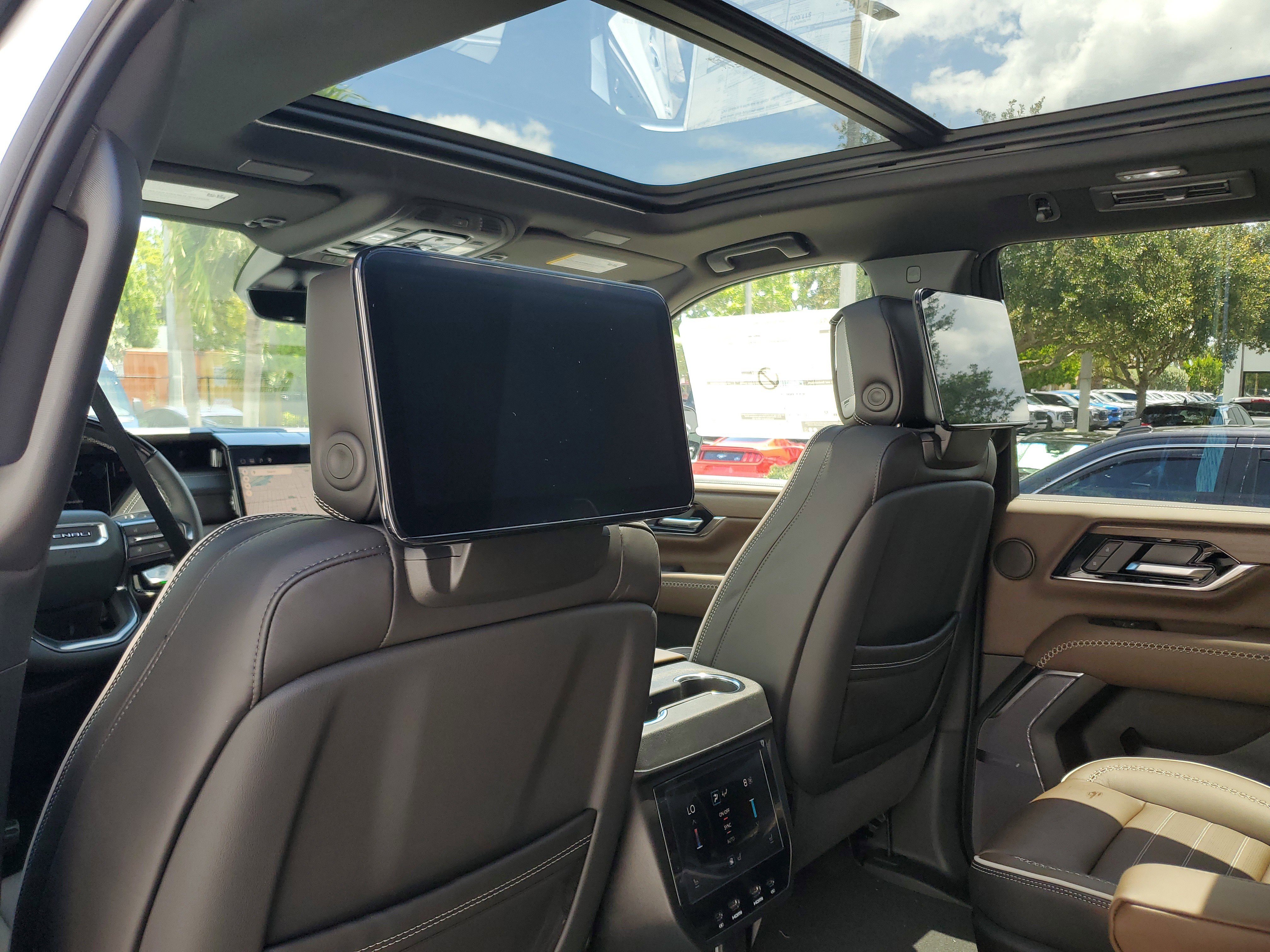 New 2026 GMC Yukon Denali Ultimate AWD/4WD image 15