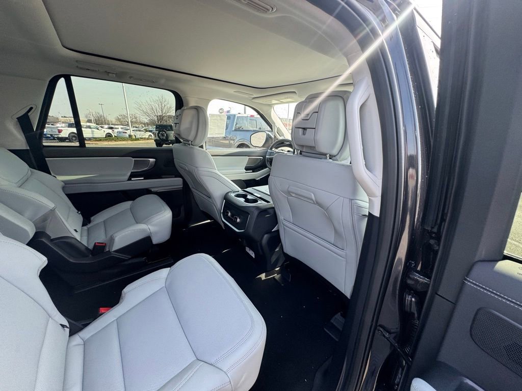New 2026 Ford Expedition Max Platinum w/ Driver's Package AWD/4WD image 17