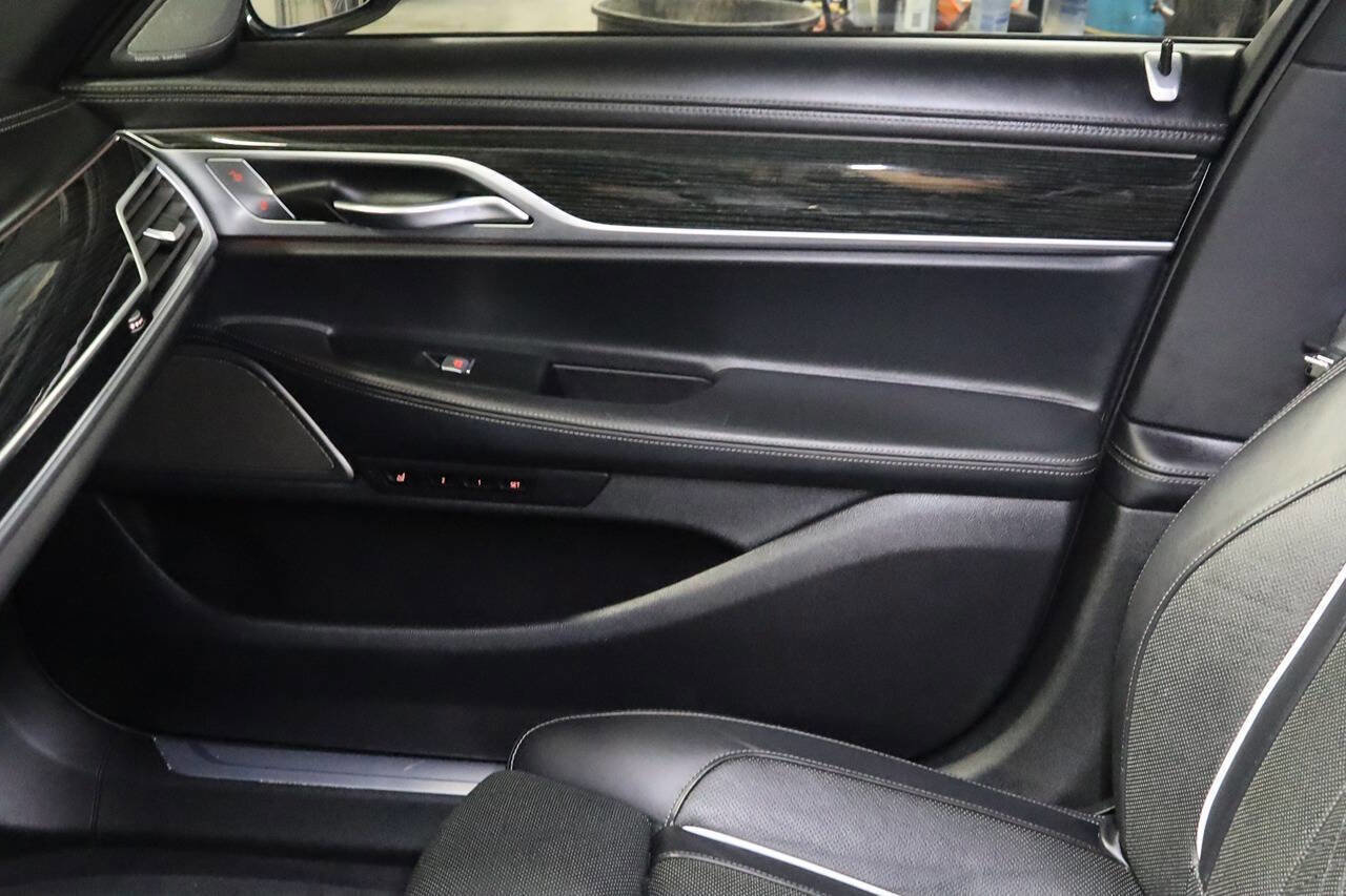 Used 2019 BMW 750i xDrive image 16