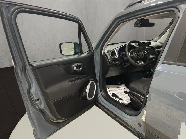 Used 2018 Jeep Renegade Latitude image 9