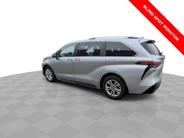 Used 2024 Toyota Sienna Platinum image 6
