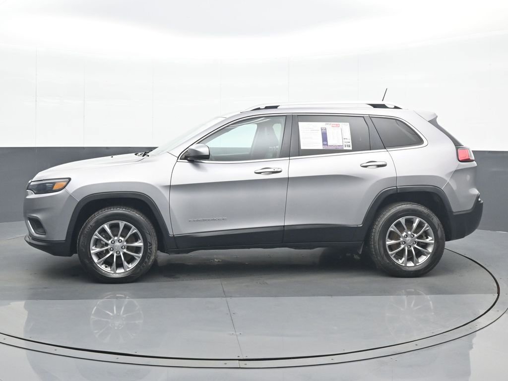 Used 2019 Jeep Cherokee Latitude Plus w/ Cold Weather Group AWD/4WD image 3