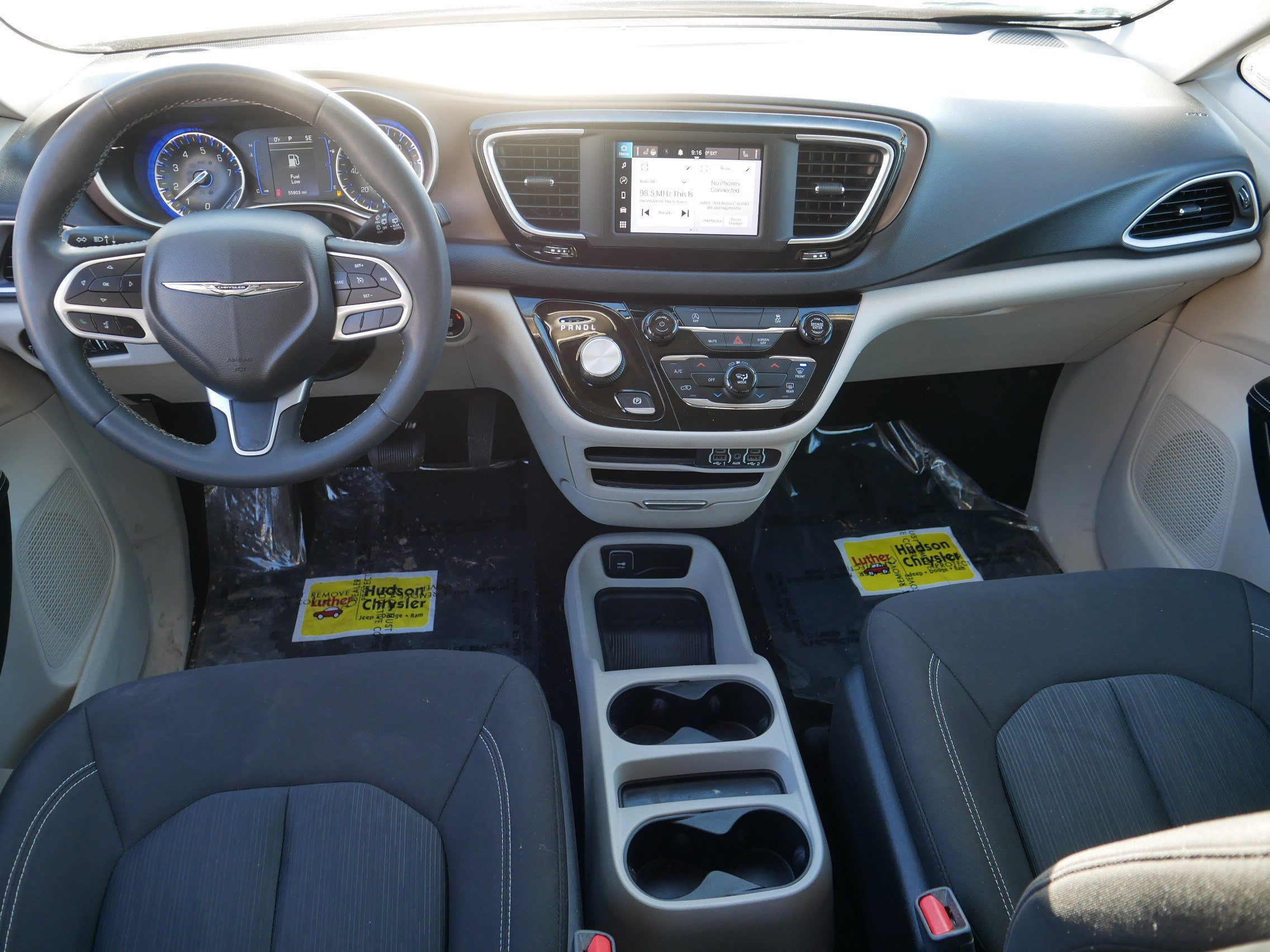 Used 2022 Chrysler Voyager LX image 10