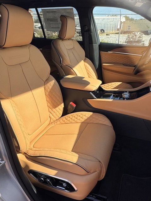 New 2025 Jeep Grand Cherokee Summit image 14