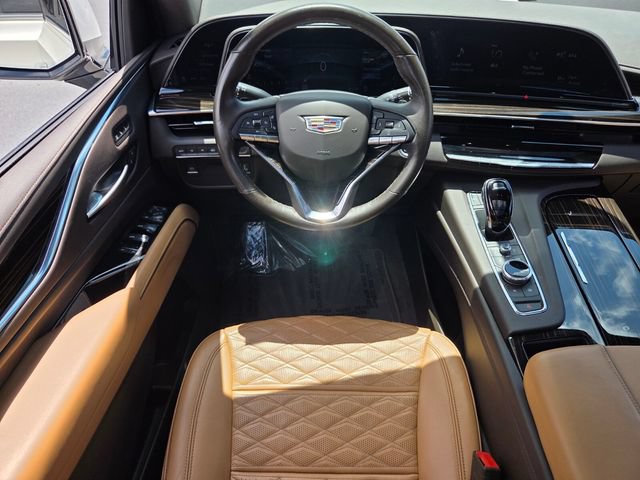 Used 2023 Cadillac Escalade Premium Luxury AWD/4WD image 13