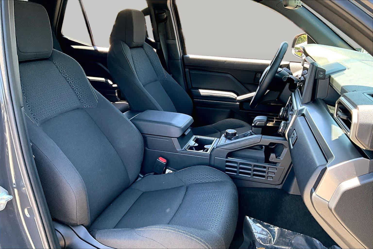 Used 2025 Toyota 4Runner SR5 AWD/4WD image 8
