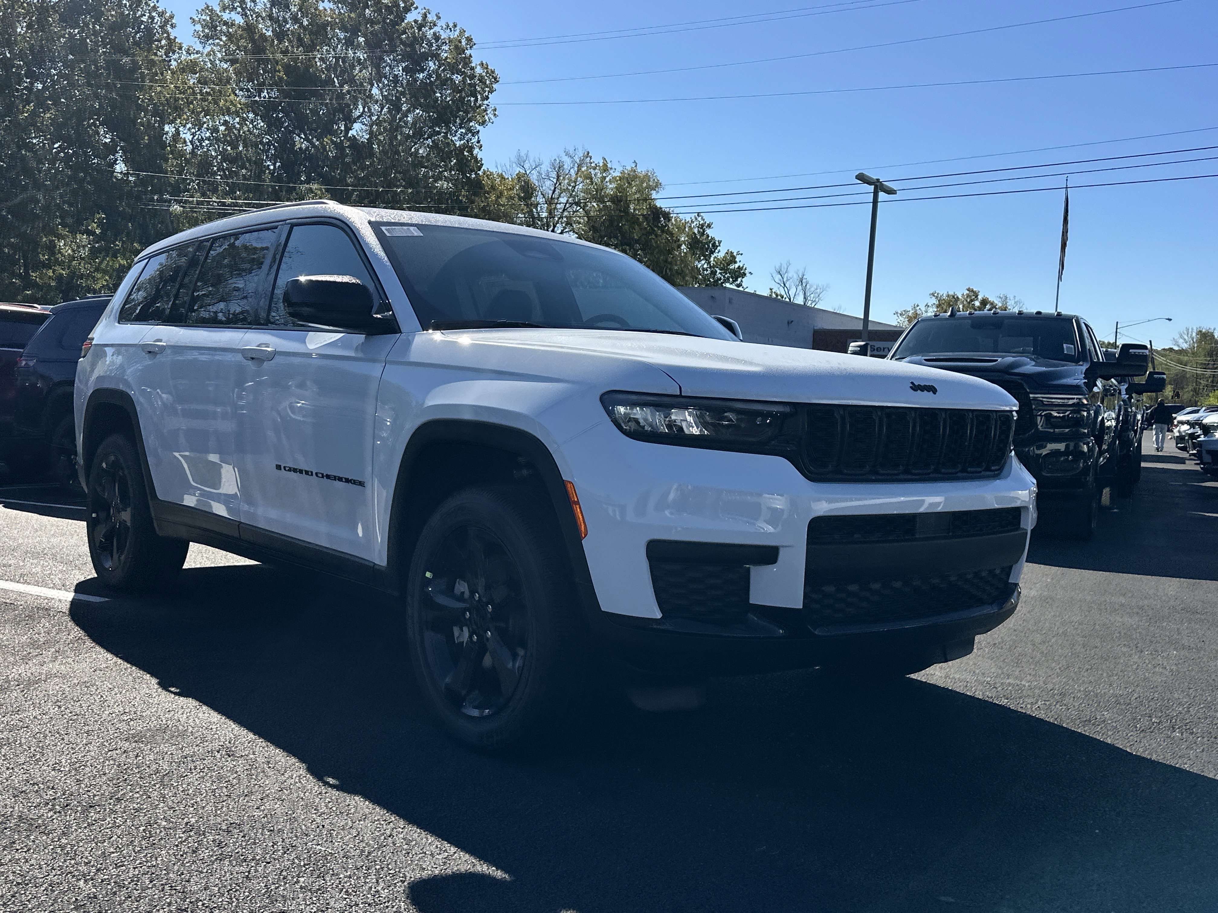 New 2025 Jeep Grand Cherokee L Altitude image 18