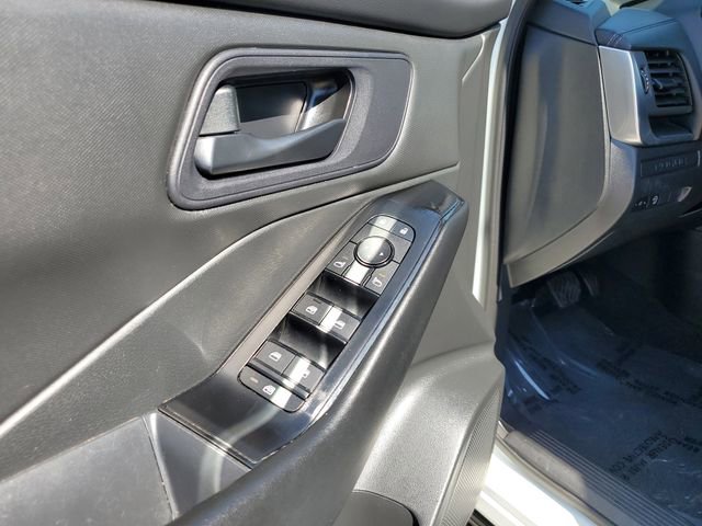 Used 2024 Nissan Rogue S image 17