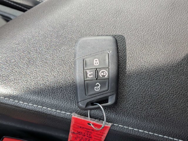 Used 2025 Volkswagen Jetta SE FWD image 30