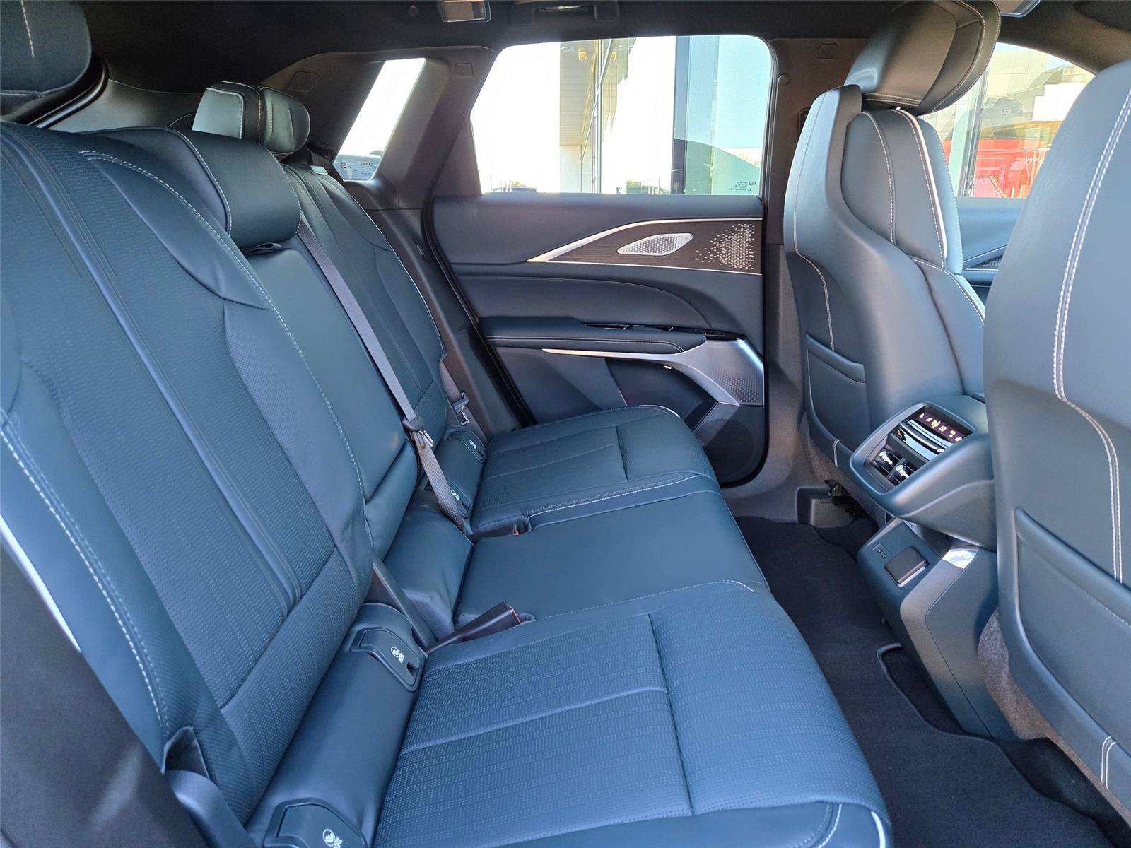 New 2026 Cadillac Lyriq Signature Sport w/ Nappa Leather Package AWD/4WD image 30