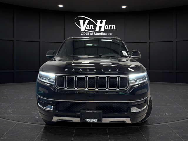 Used 2023 Jeep Wagoneer L Series III w/ Premium Group I AWD/4WD image 2
