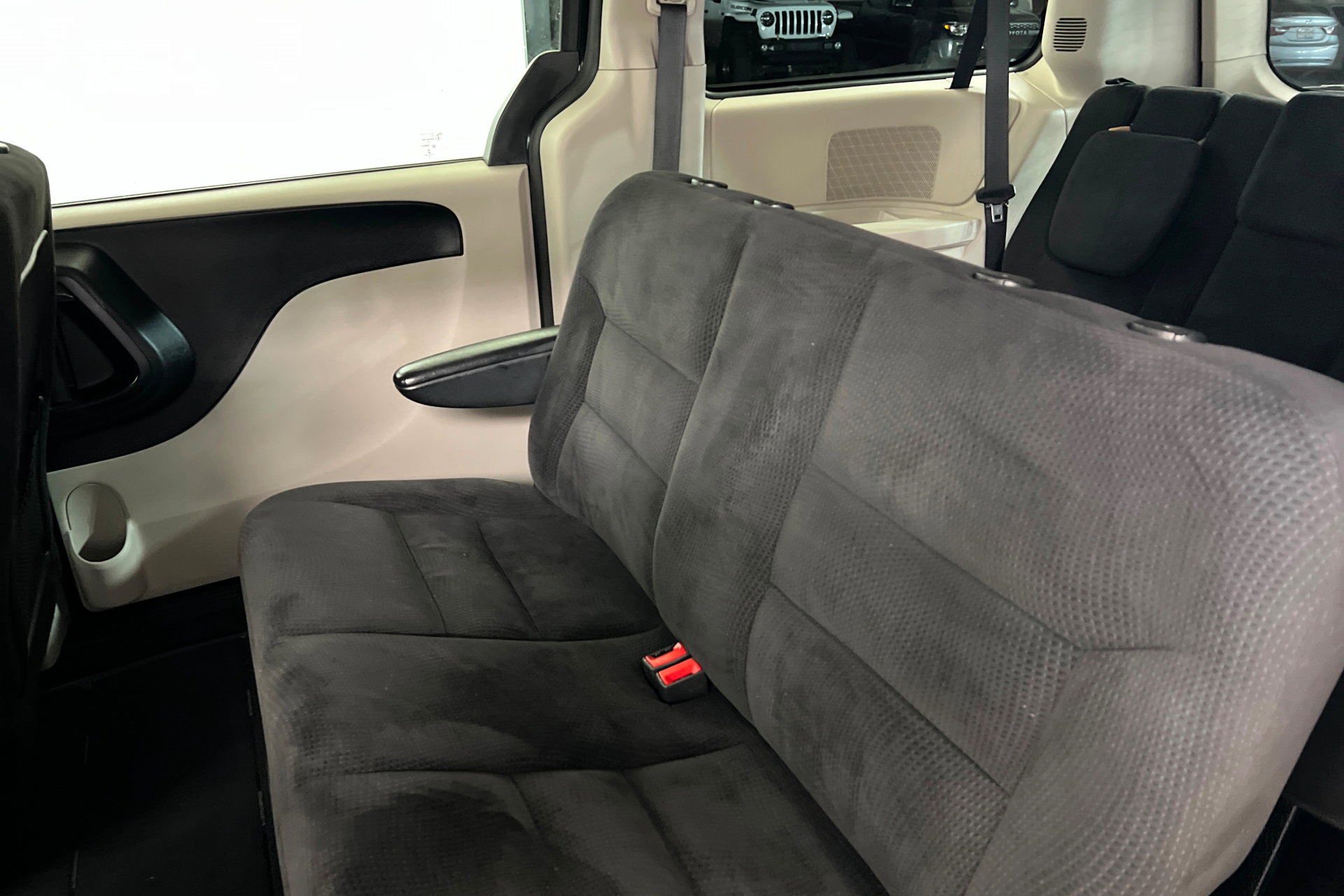 Used 2014 Dodge Grand Caravan American Value Package w/ UConnect Hands-Free Group image 19