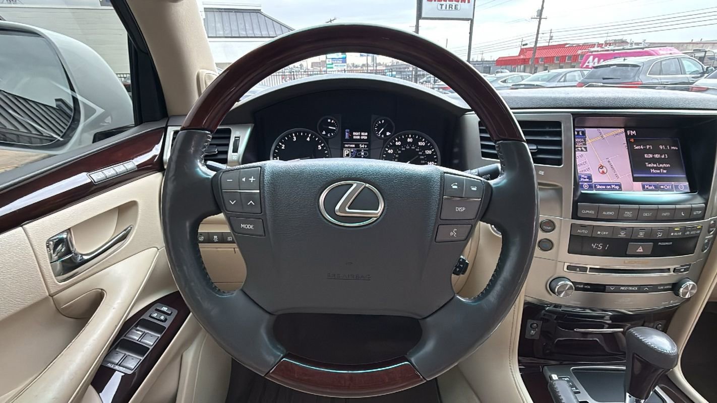 Used 2013 Lexus LX 570 4WD w/ Luxury Pkg image 21