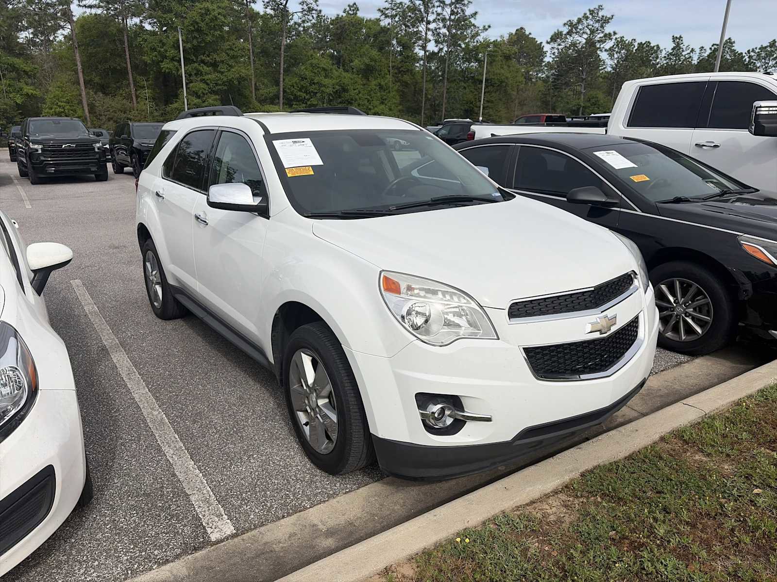 Used 2015 Chevrolet Equinox LT w/ Chrome Appearance Package image 2