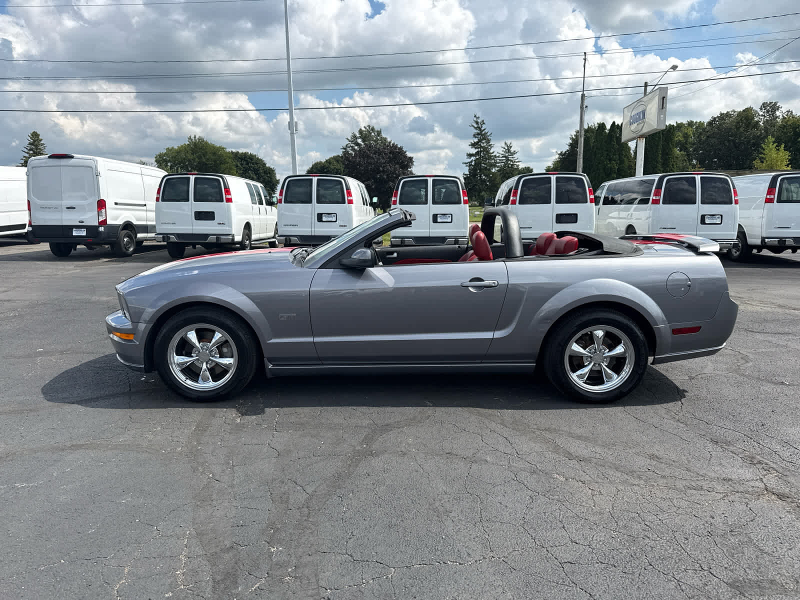 Used 2006 Ford Mustang GT RWD image 2