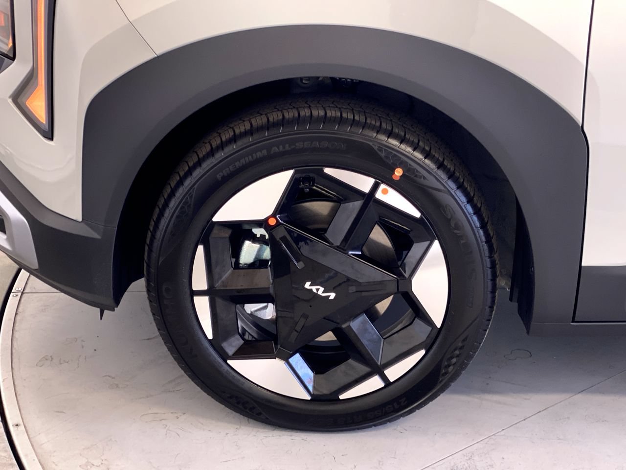 New 2027 Kia Seltos EX w/ EX Panoramic Sunroof Package FWD image 12