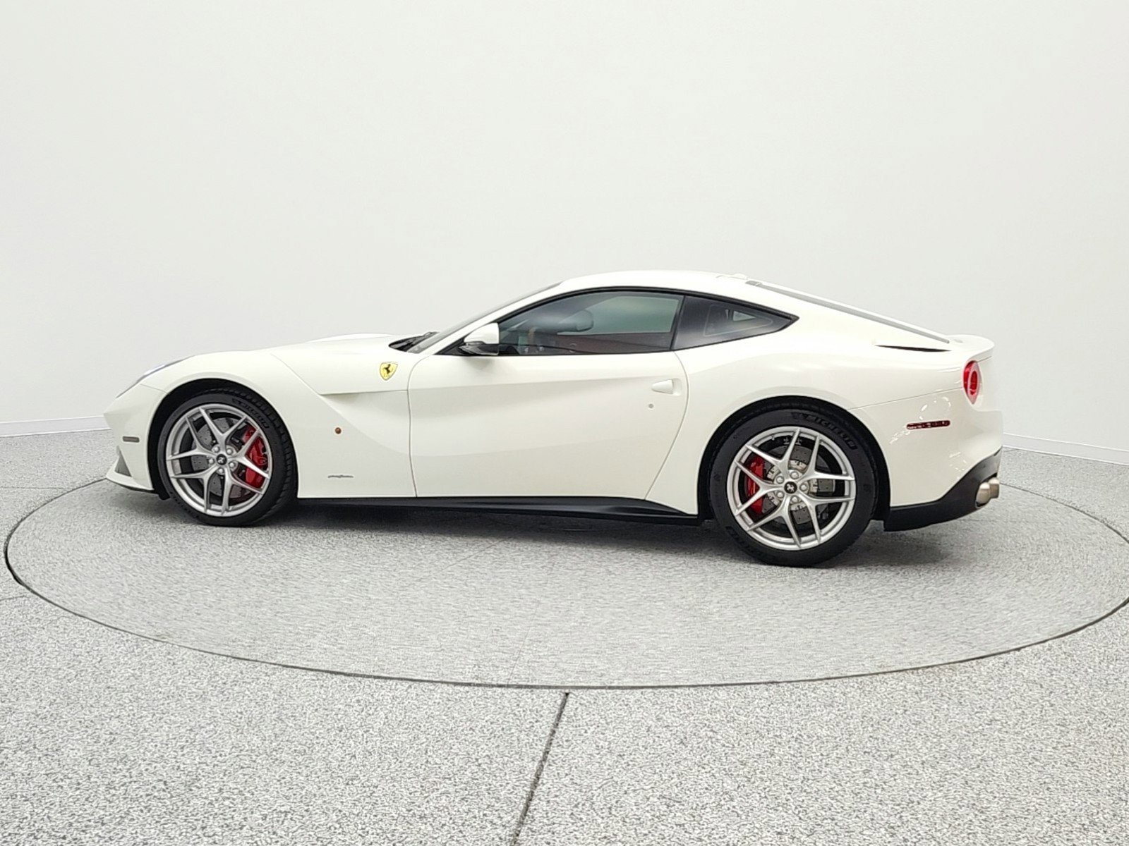Used 2016 Ferrari F12 Berlinetta image 8
