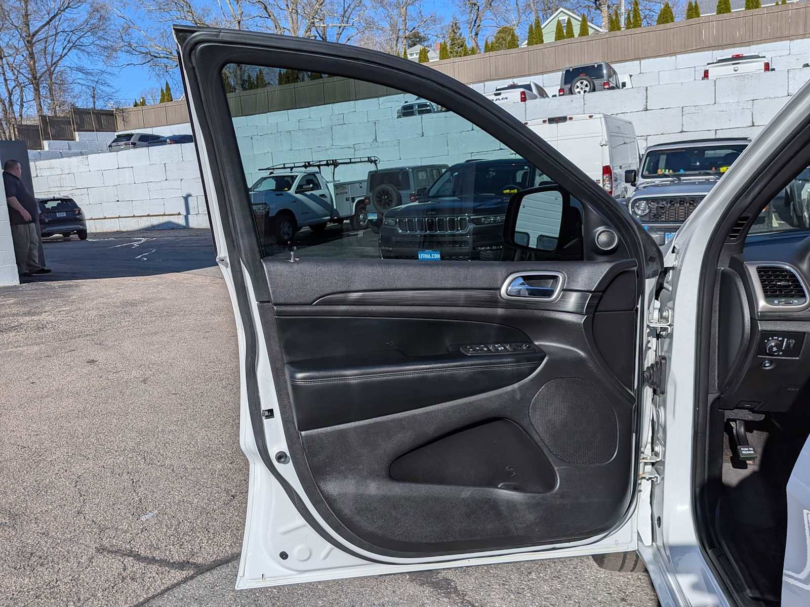 Used 2019 Jeep Grand Cherokee Altitude AWD/4WD image 7