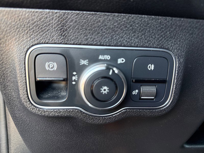 Used 2022 Mercedes-Benz EQB 300 4MATIC image 84