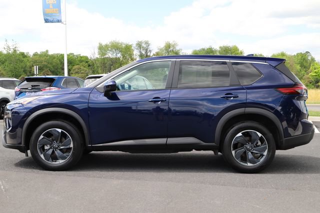 Used 2025 Nissan Rogue SV AWD/4WD image 4