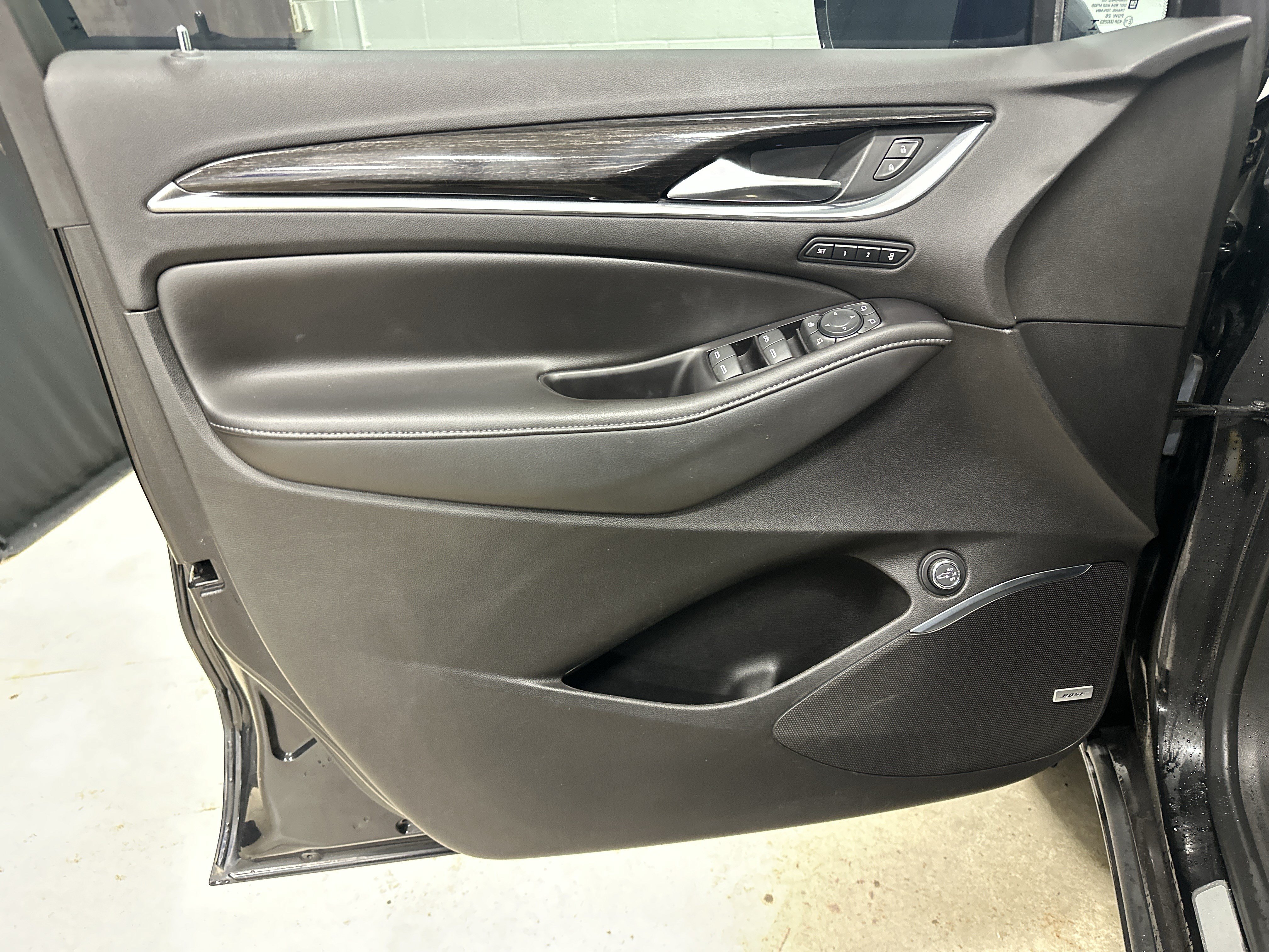 Used 2019 Buick Enclave Avenir w/ Avenir Technology Package AWD/4WD image 14