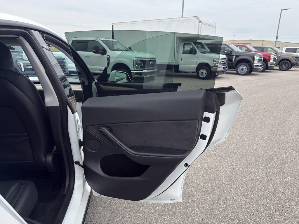 Used 2023 Tesla Model Y Long Range AWD/4WD image 17