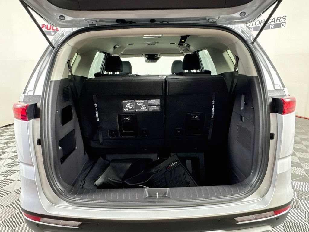 Used 2023 Kia Carnival LX w/ Paint Protection Package FWD image 24