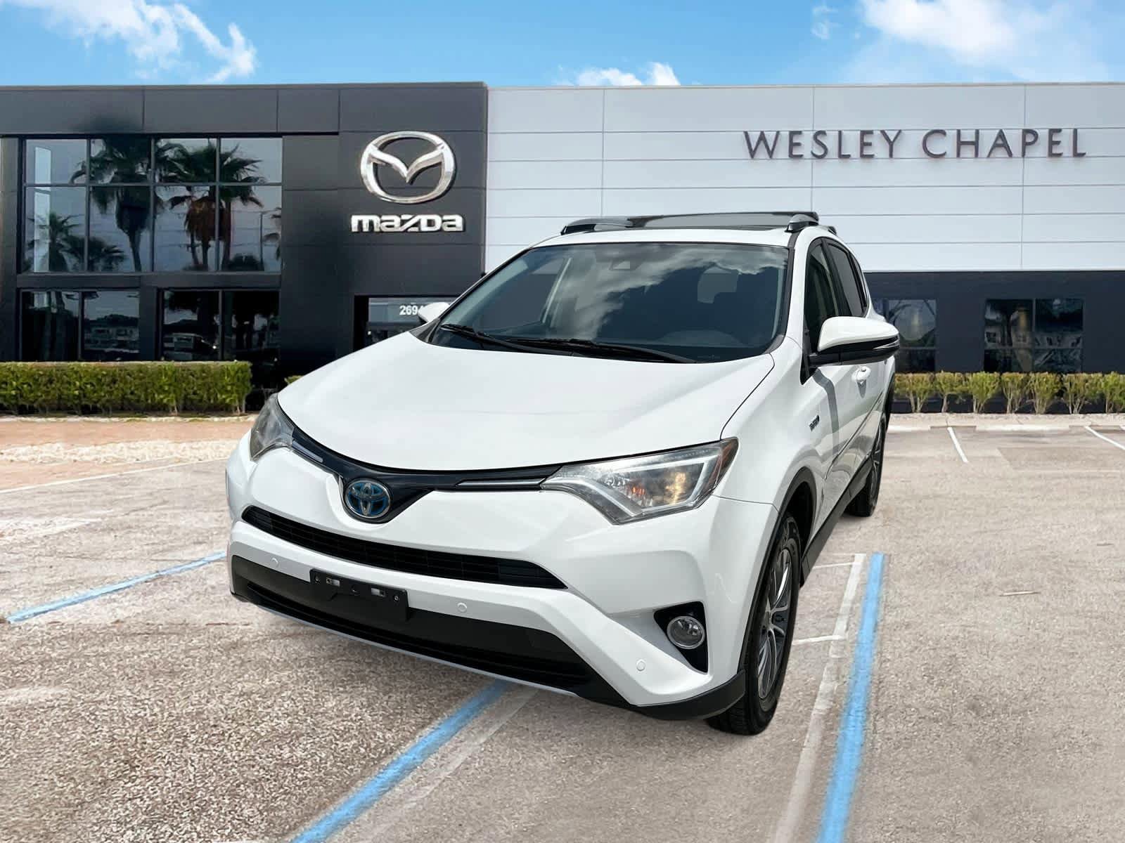 Used 2017 Toyota RAV4 XLE w/ Convenience Package AWD/4WD image 1
