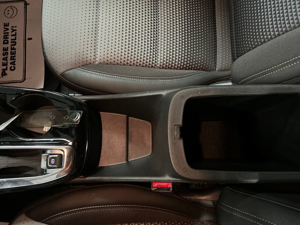 Used 2025 Chevrolet Trax LT FWD image 19