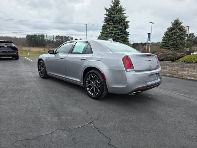 Used 2018 Chrysler 300 S w/ 300S Premium Group image 2