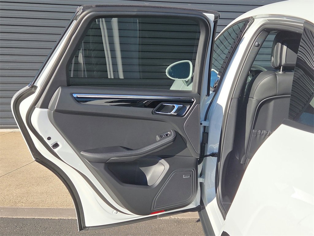 New 2026 Porsche Macan image 17