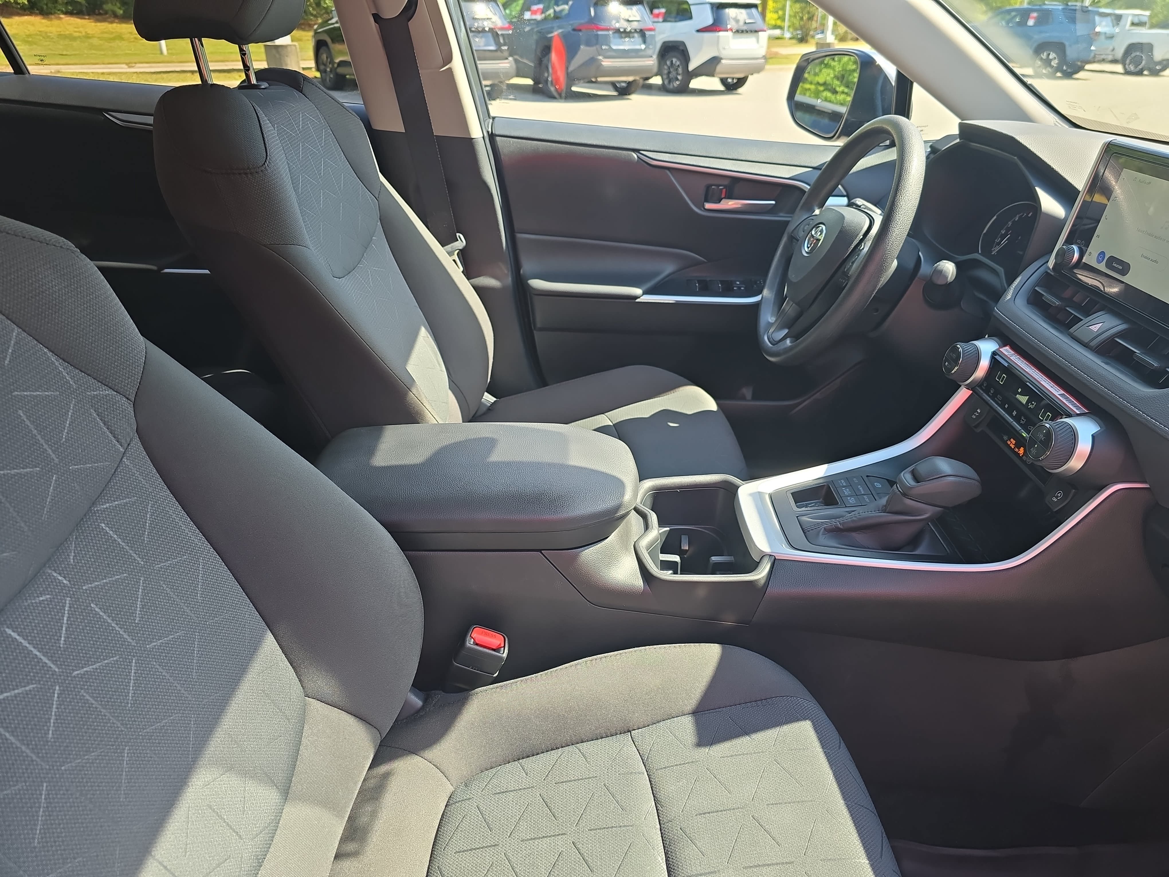 Used 2025 Toyota RAV4 XLE AWD/4WD image 10