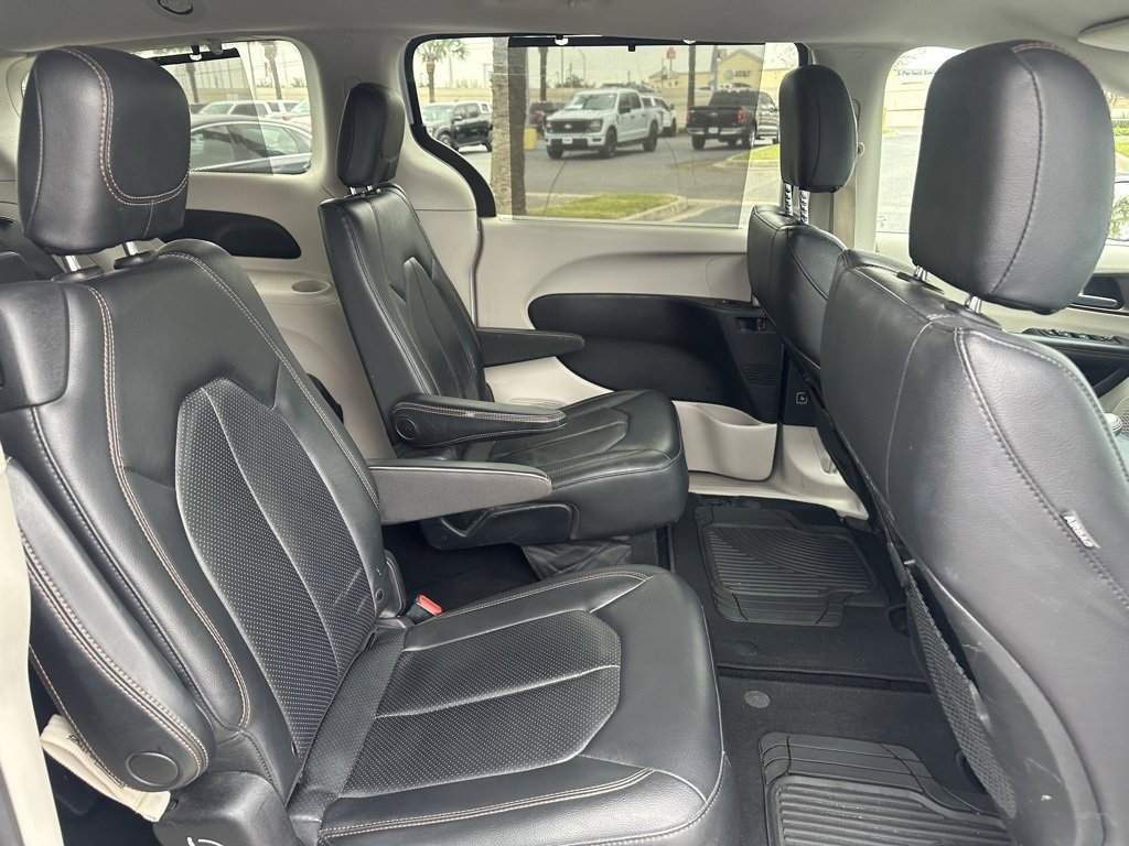 Used 2019 Chrysler Pacifica Touring-L image 19