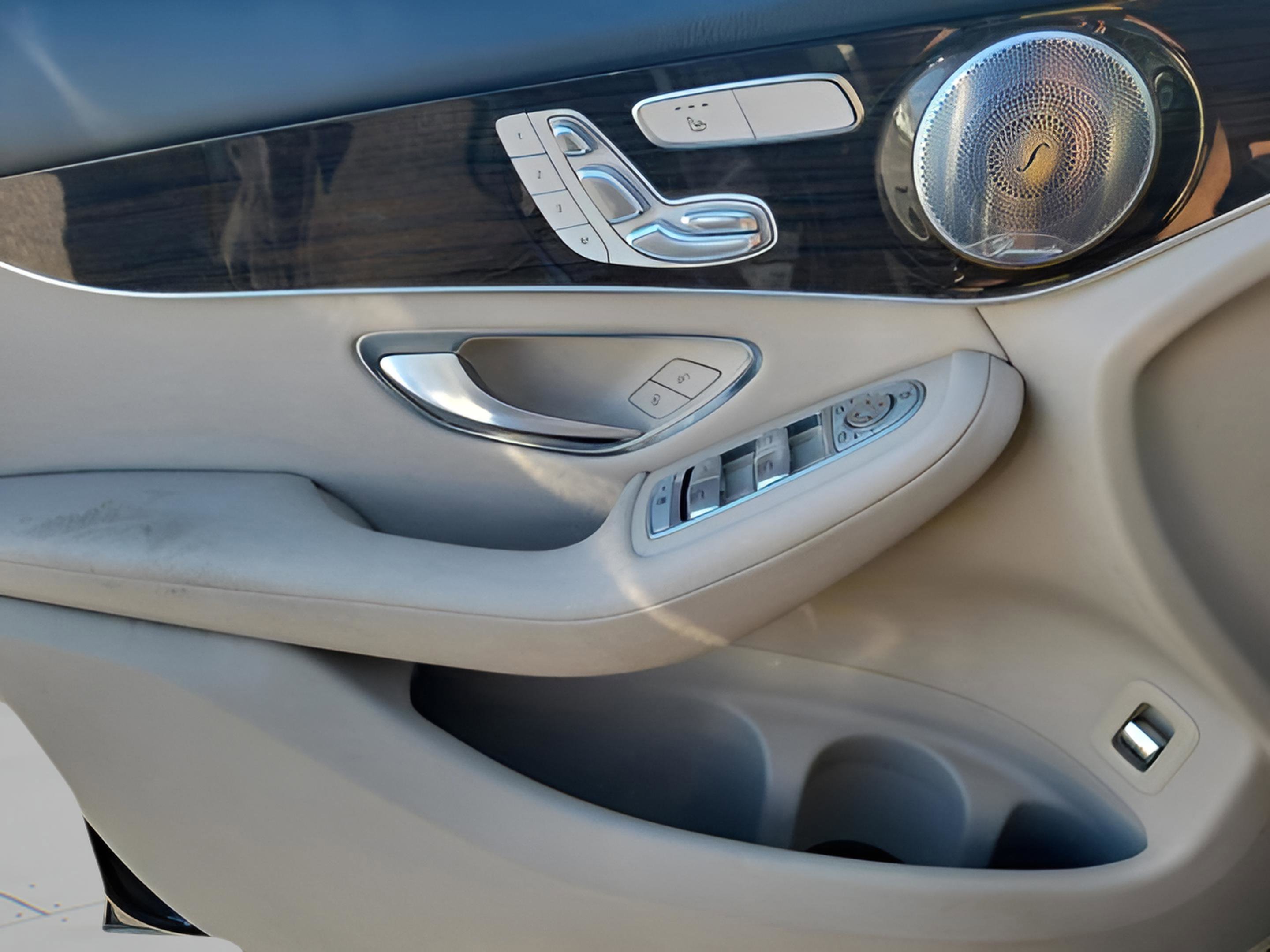 Used 2017 Mercedes-Benz GLC 300 4MATIC Coupe image 16
