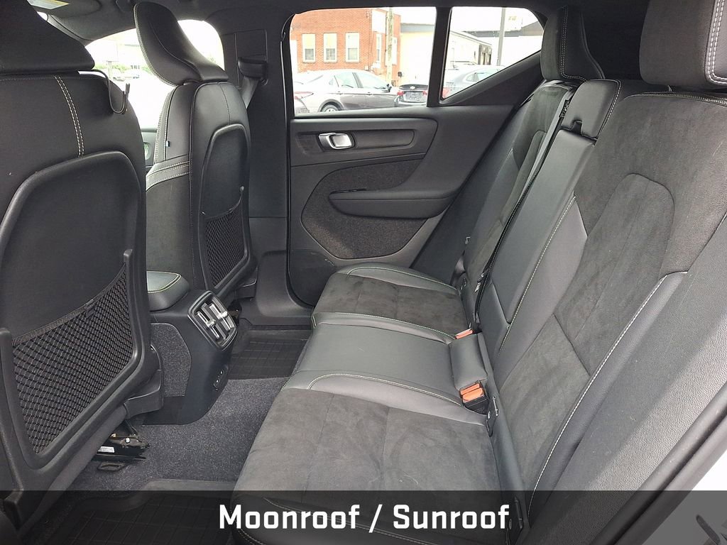 Used 2022 Volvo XC40 P8 Recharge Ultimate image 13