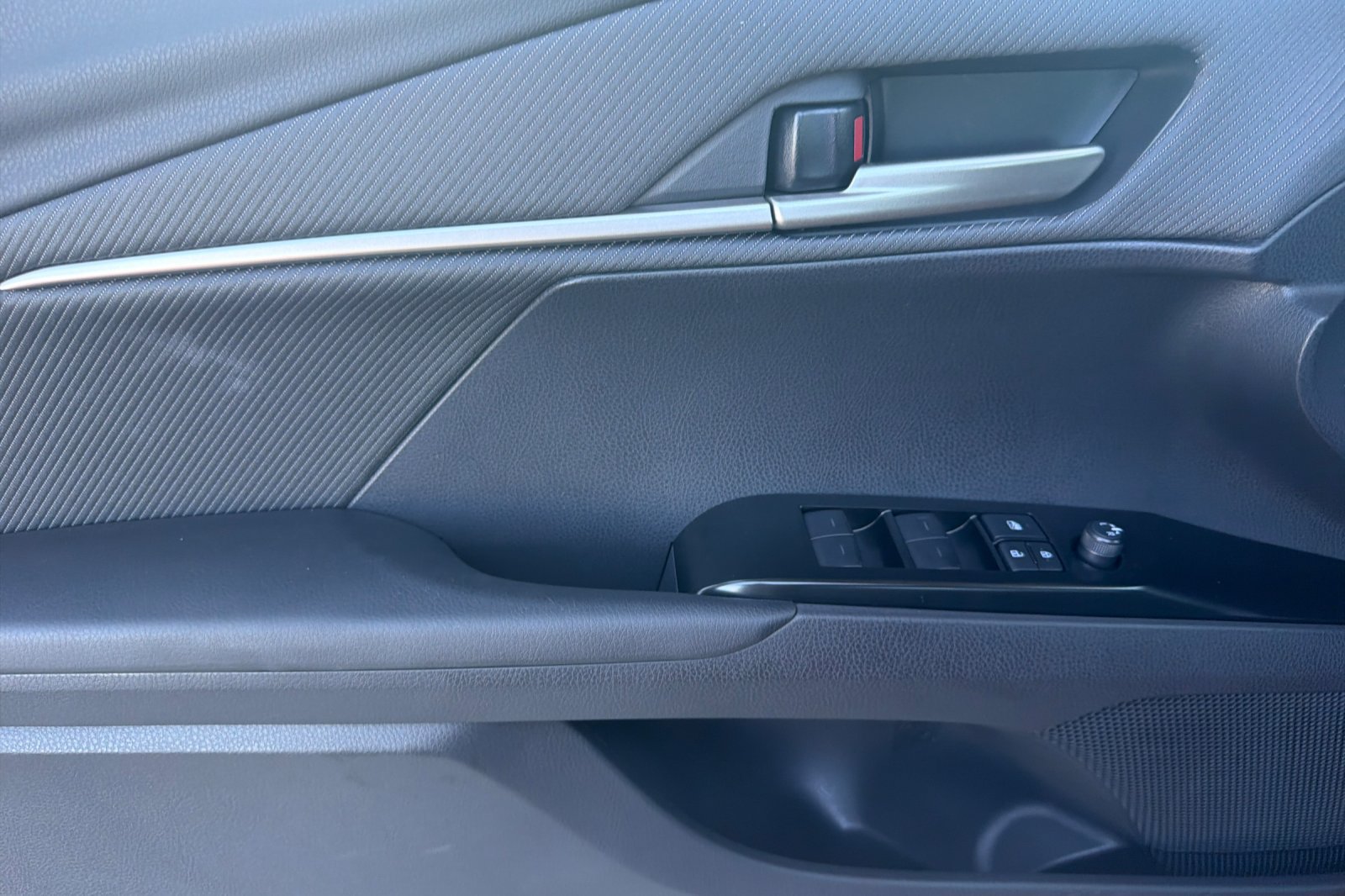 Used 2026 Toyota Camry SE FWD image 13