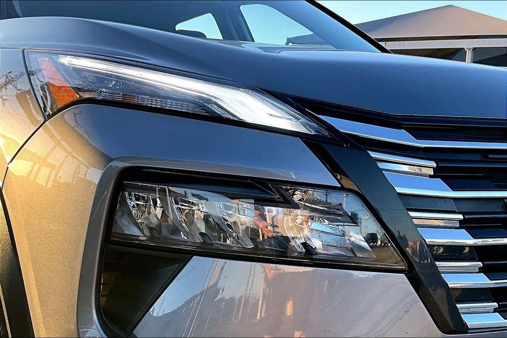 Used 2024 Nissan Rogue SV image 43