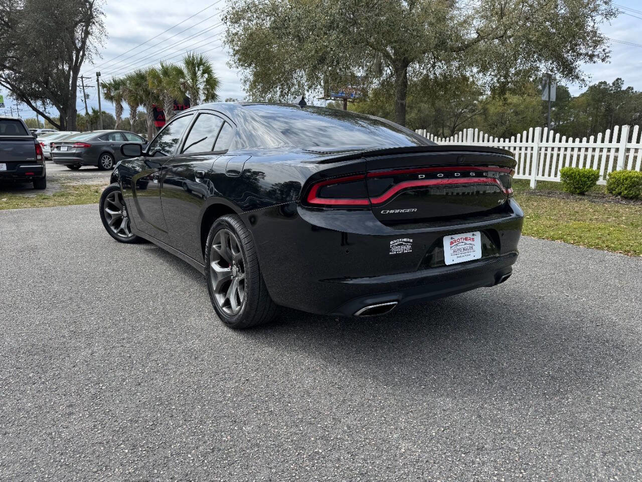 Used 2015 Dodge Charger R/T w/ Plus Group image 31