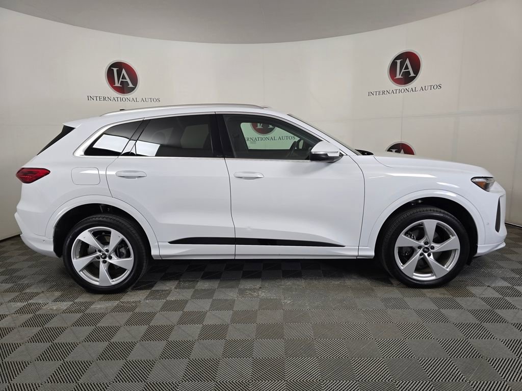 Certified 2025 Audi Q5 Premium w/ Premium Plus AWD/4WD image 3