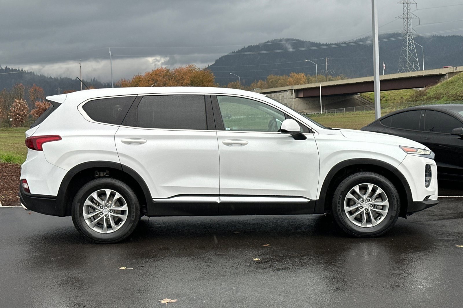 Used 2019 Hyundai Santa Fe SE image 2