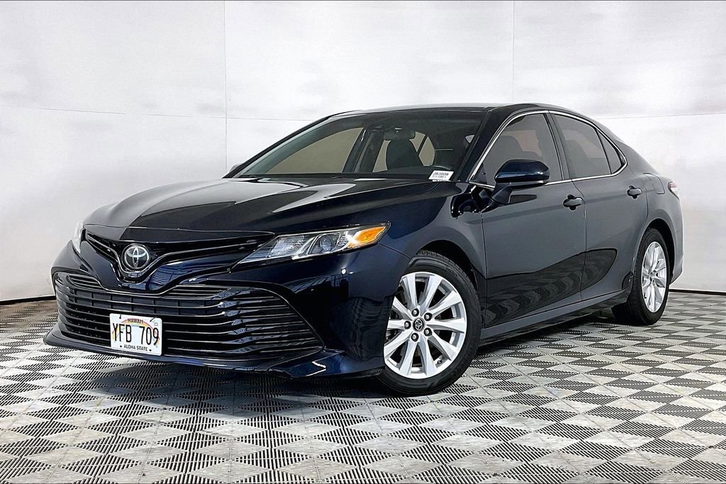 Used 2018 Toyota Camry LE FWD image 1