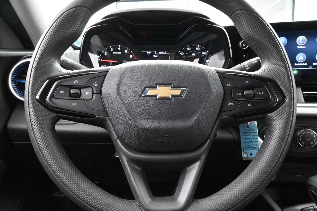 Used 2025 Chevrolet Trax LS FWD image 22