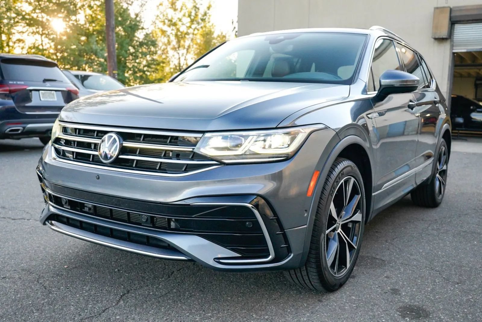 Used 2022 Volkswagen Tiguan SEL R-Line AWD/4WD image 9