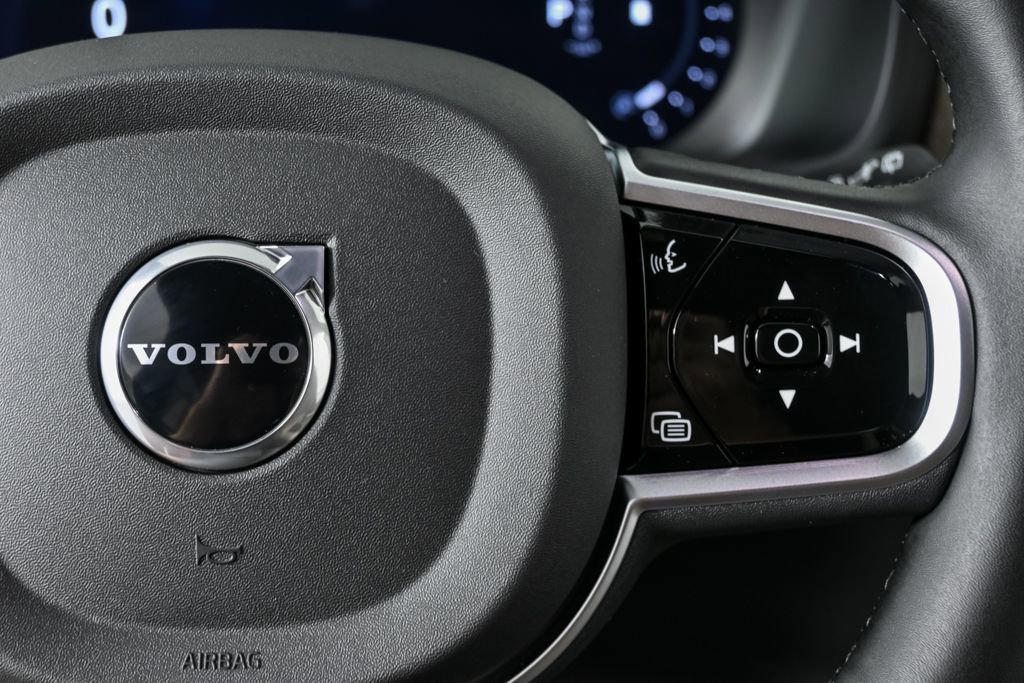 New 2026 Volvo XC90 B6 Plus w/ Protection Package Premier image 11