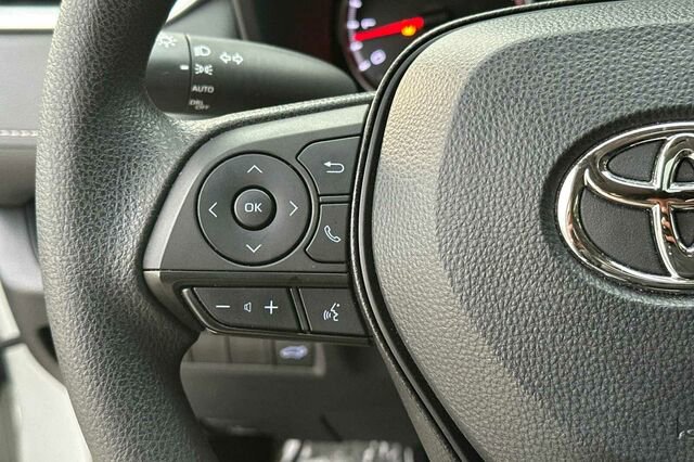 Used 2022 Toyota RAV4 XLE image 30