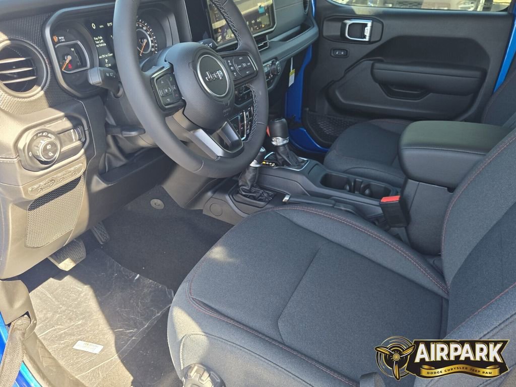 New 2025 Jeep Gladiator Rubicon w/ Convenience Group AWD/4WD image 12